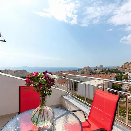 Sea View Daire Split